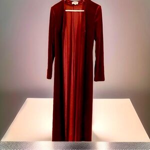 Luxurious Long Sleeve Velvet Evening Wear in Deep Burgundy
